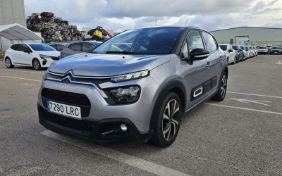 Citroën C3 Feel Pack 110 CV gris con techo negro, matrícula 7290 LRC, vista delantera