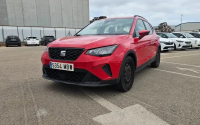 SEAT Arona Edition rojo, vista delantera en Menorca